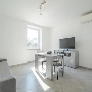 Appartamento New!central Apt 5 Min Walk From The Metro Brignole Italia
